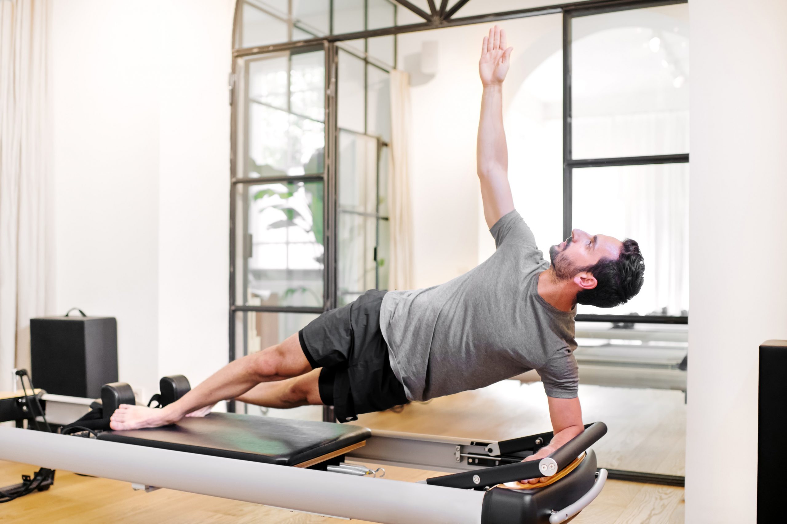 https://www.primefit.com.tr/wp-content/uploads/2021/12/fit-man-doing-pilates-side-elbow-plank-exercises-2021-08-26-22-34-27-utc-1-scaled.jpg